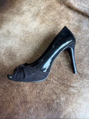 FIONI Clothing Black Patent Peep-Toe Knot Heel